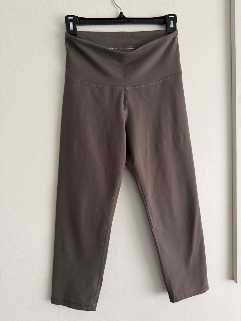 Old Navy Active High-Rise Leggings in Taupe Gray